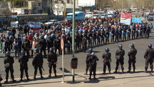 Un diputado de Cambiemos presentó un proyecto para quitarle los planes sociales a quienes hagan piquetes en Buenos Aires