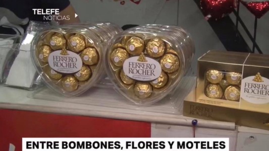 Bombones, flores y moteles, los regalos elegidos por los enamorados