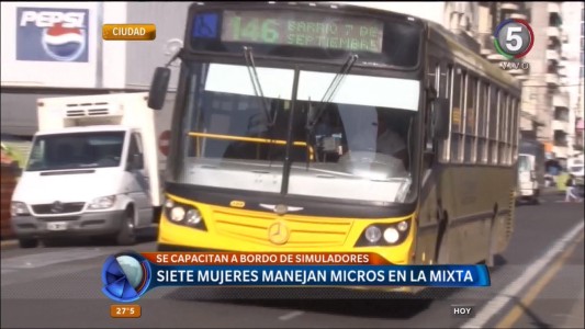 Las chicas al volante: cada vez más mujeres conducen los colectivos