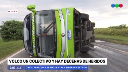 Volcó un micro en la autopista a Santa Fe y hay más de 30 personas heridas