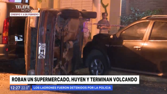 Robaron un supermercado, huyeron y terminaron volcando
