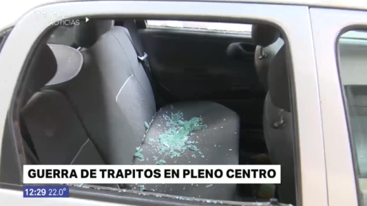 Pelea entre trapitos por el territorio terminó con cinco autos destrozados