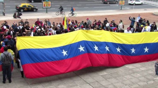 Facilitan la radicación de venezolanos en Argentina
