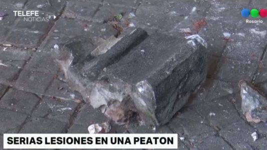 Una mujer resultó seriamente herida tras ser golpeada por un bloque de mampostería