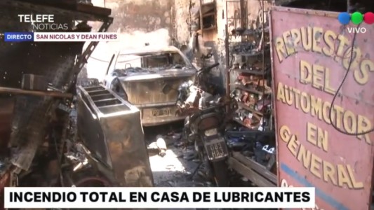 Un incendio arrasó por completo con un comercio y una vivienda en la zona sudoeste