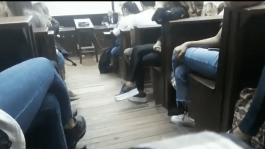 Una alumna de la UBA interrumpió una clase para denunciar a un profesor por acoso