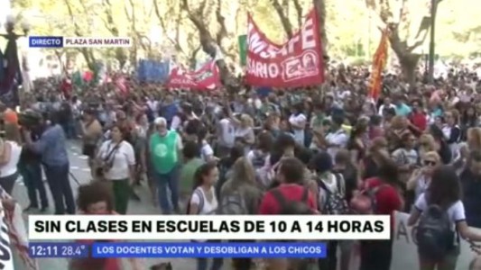 Docentes del departamento se movilizaron hasta Gobernación