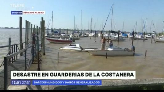 La tormenta de viento dejó veleros hundidos y destrozos en la costa