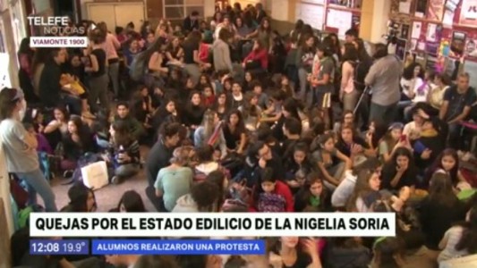 Alumnos se manifestaron por el estado edilicio de la escuela Nigelia Soria