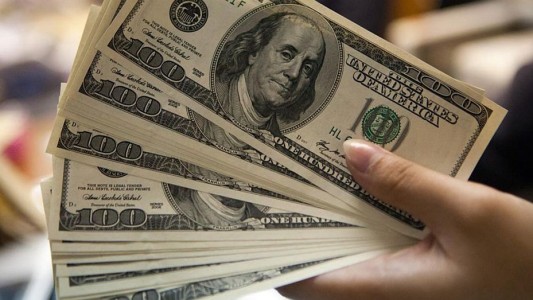 A la espera del crédito del FMI, el dólar no para