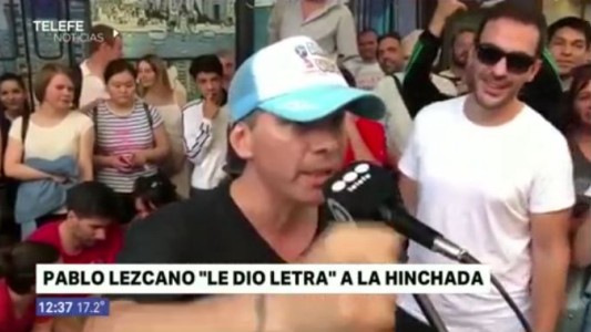 Pablo Lescano cantó junto a la hinchada argentina en las calles de Moscú