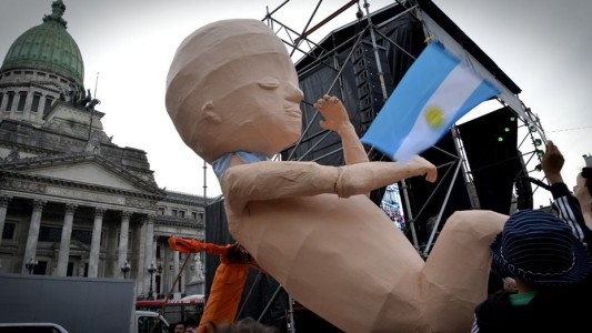 Organizaciones que se oponen al aborto legal realizarán "chupetazo" y "escarpinazo" frente al Senado