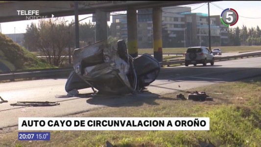 Impactante accidente: un auto cayó desde Circunvalación hacia Oroño