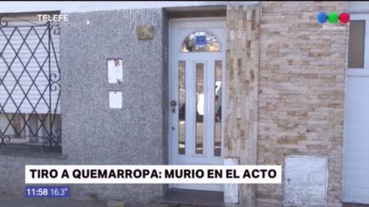 Mataron a un hombre que salió a la vereda a defender a su mujer mientras la asaltaban