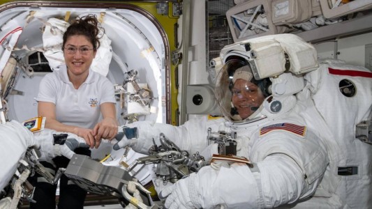 La NASA canceló la primera caminata espacial de mujeres por falta de trajes de su tamaño