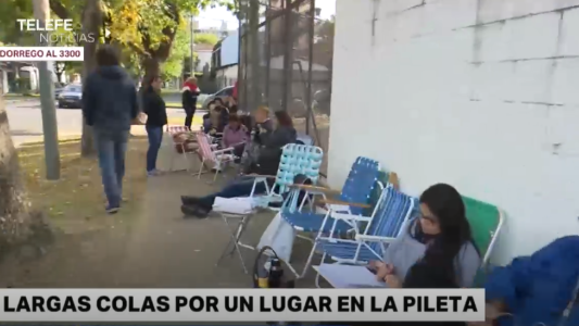 Largas colas por un lugar en la pileta municipal