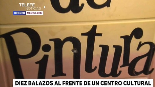 Balearon un centro cultural en Tablada y los vecinos realizaron un abrazo solidario