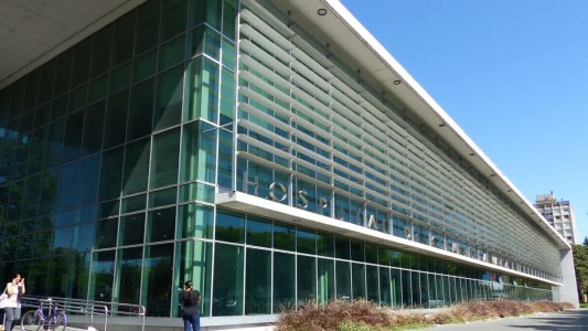 Hieren de un disparo en la mano a un taxista tras resistirse a un robo en la zona sur