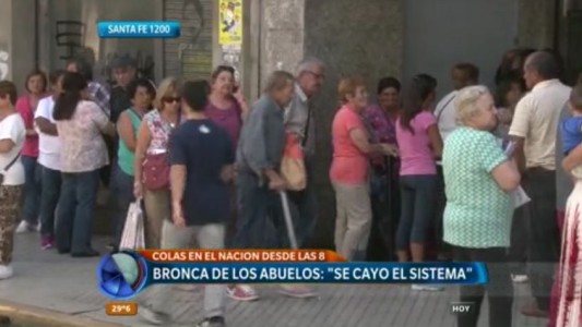 Largas colas por la caída del sistema en Banco Nación