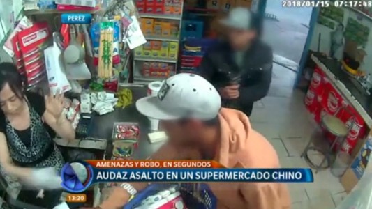 En apenas segundos, robaron la recaudación de un supermercado chino