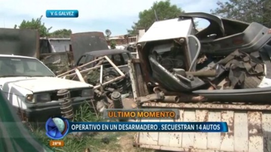 Villa Gobernador Gálvez: secuestraron 14 autos en un desarmadero