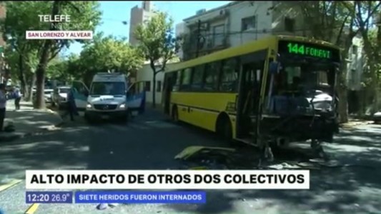 Dos colectivos chocaron en la esquina de San Lorenzo y Alvear