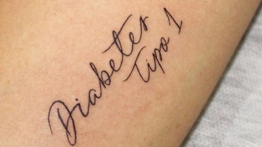 Distinguen a un joven mendocino que regala "tatuajes de seguridad"