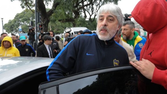 Insólita bienvenida: con aplausos, recibieron a los barras de Boca detenidos en Paraguay