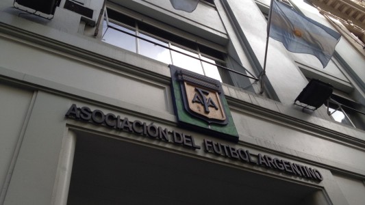 La AFA tendrá una comisión normalizadora formada por miembros de FIFA y Conmebol