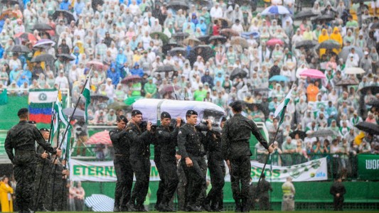 En un conmovedor y multitudinario funeral, despidieron a las víctimas de la tragedia del Chapecoense