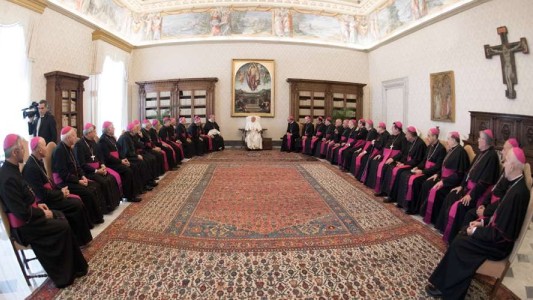 Francisco se reunió con obispos argentinos y les manifestó su deseo de visitar el país