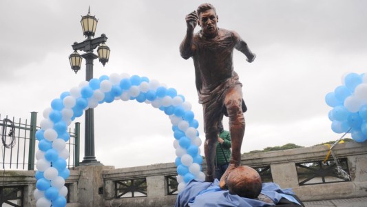 Destrozaron una estatua de Messi emplazada en el "Paseo de la Gloria", en la Ciudad de Buenos Aires