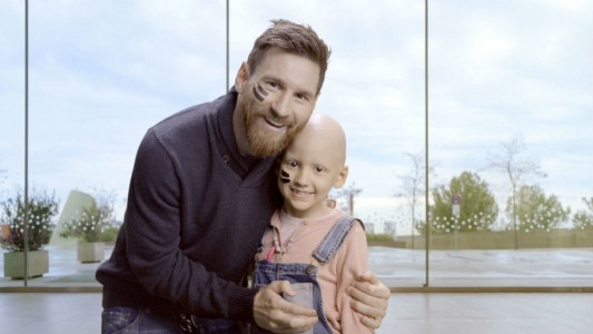 Messi lidera la campaña "para los valientes" que luchan contra el cáncer infantil