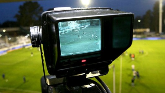 Fox y Turner tendrán los derechos de televisación del fútbol en la Argentina