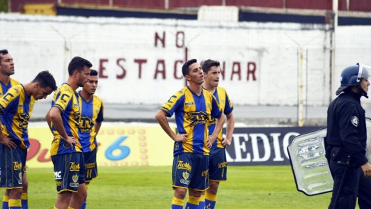 Violencia en el fútbol: barras de Atlanta agredieron al plantel, le pidieron dinero y amenazaron con volver armados