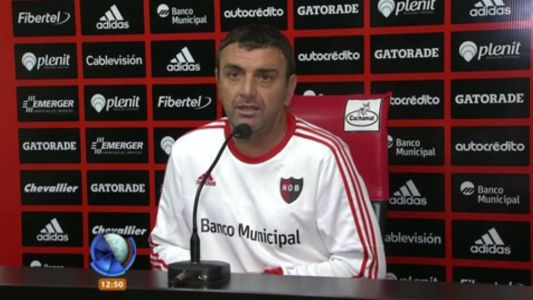 Newell's: Osella se preocupa por la defensa