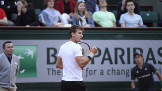 El rosarino Renzo Olivo eliminó a Tsonga y se metió en la segunda ronda de Roland Garros
