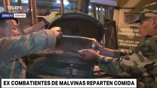 Los excombatientes comenzaron con el tradicional reparto de viandas para combatir el frío