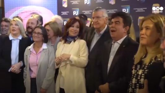 Cumbre del PJ: Cristina se puso "a disposición" para la construcción de un "gran frente patriótico"