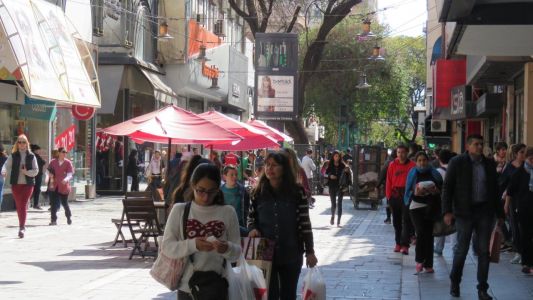 La actividad económica cayó en marzo un 6,8% interanual