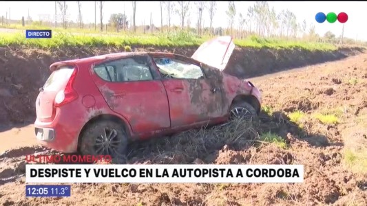 Despiste y vuelco en la autopista a Córdoba