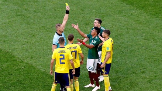 Nuevo récord argentino en el Mundial: Pitana sacó la amarilla más rápida de la historia