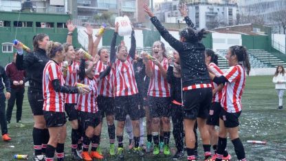 Si no hay copa, se festeja con un bidón