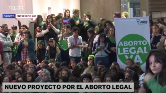 La "marea verde" volvió a la calle para acompañar la presentación del proyecto por el aborto legal