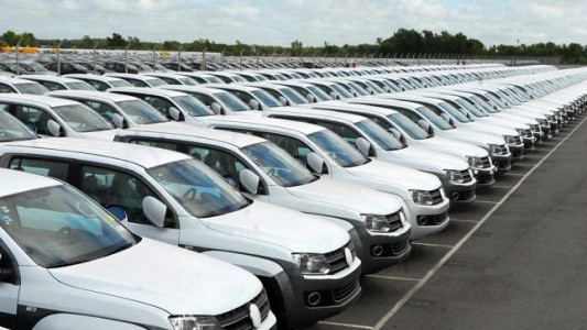 Sigue cayendo el patentamiento interanual de vehículos