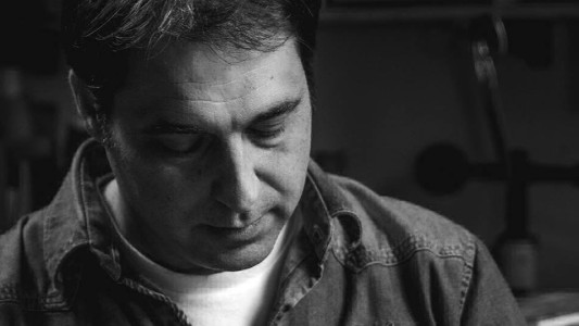 El comunicador Juan Mascardi presenta su primer libro en Plataforma Lavardén