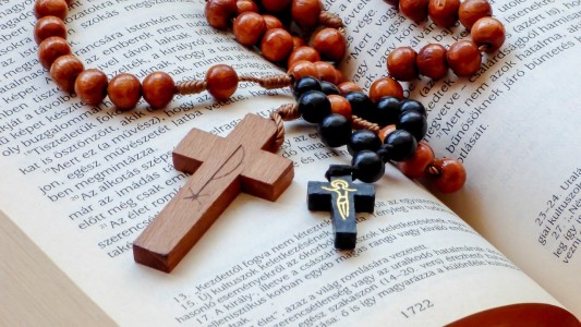 El papa Francisco aprobó cambios en las oraciones del Padre Nuestro y el Gloria