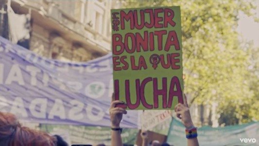 Artistas y personalidades se suman al nuevo video de Miss Bolivia, "Paren de matarnos"