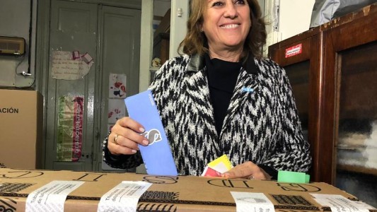 Mónica Fein: "Los comicios se están desarrollando sin inconvenientes en todas las escuelas"