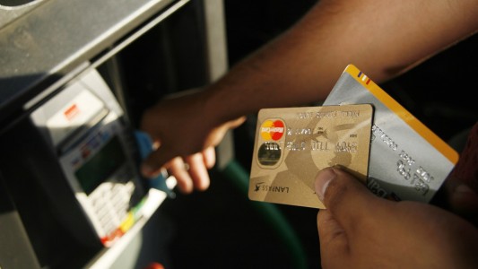 Alerta por estafas con tarjetas: algunas claves para comprar con seguridad